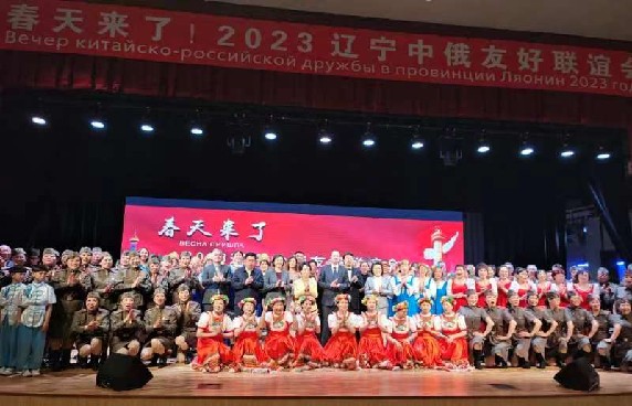 1684921497568851.jpg 中俄双方领导与全体演员合影_副本.jpg