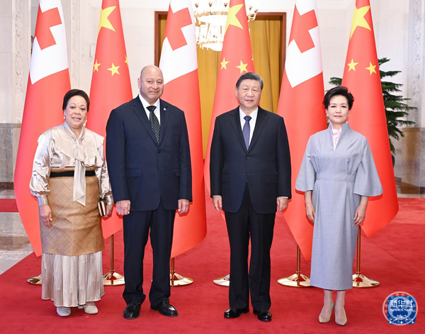 President Xi Jinping Meets with King Tupou VI of Tonga