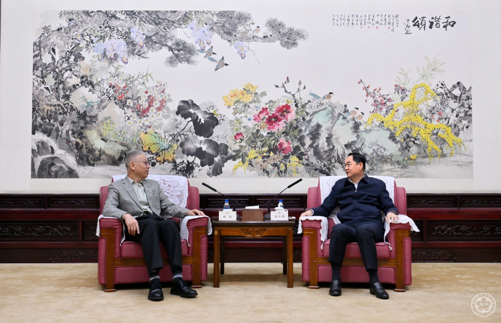 President Yang Wanming Holds Working Exchange with President of the Latin American Chapter of the Western Returned Scholars Association Wei Qiang