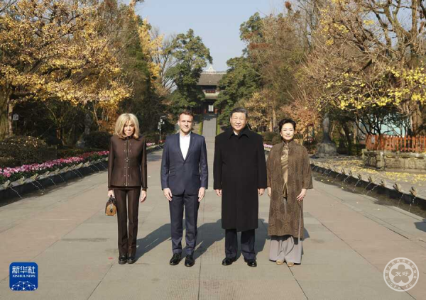 President Xi Jinping Has Amicable Exchanges with French President Emmanuel Macron in Chengdu
